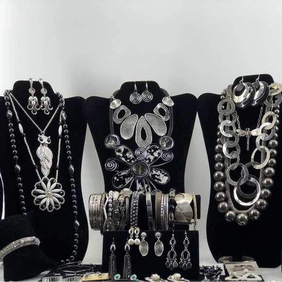 Beautiful Vintage To Now Lot With Beautiful Statement Necklaces - Picture 4 of 10